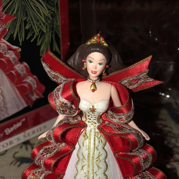 Collectible Hallmark 1997 Holiday BARBIE Fifth in Series of Happy Holiday Dolls - Picture 4 of 15